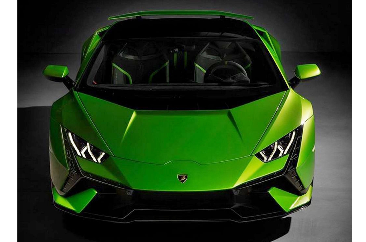 Lamborghini Huracan Tecnica front 